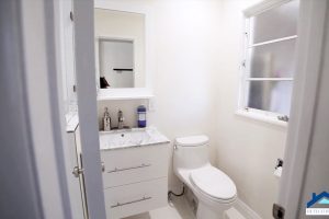 van-nuys-bathroom4